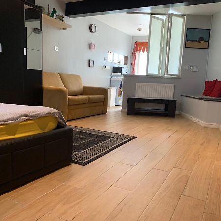 Studio Apartment - Entire Lower Ground Floor - Only 7 Mins Walk Kings Cross St Pancras Station ロンドン エクステリア 写真