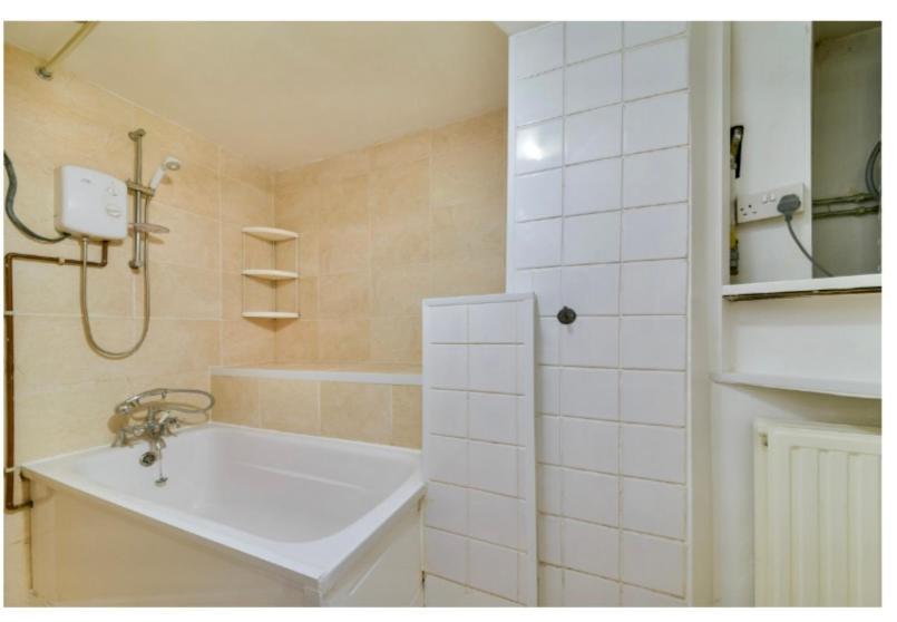 Studio Apartment - Entire Lower Ground Floor - Only 7 Mins Walk Kings Cross St Pancras Station ロンドン エクステリア 写真